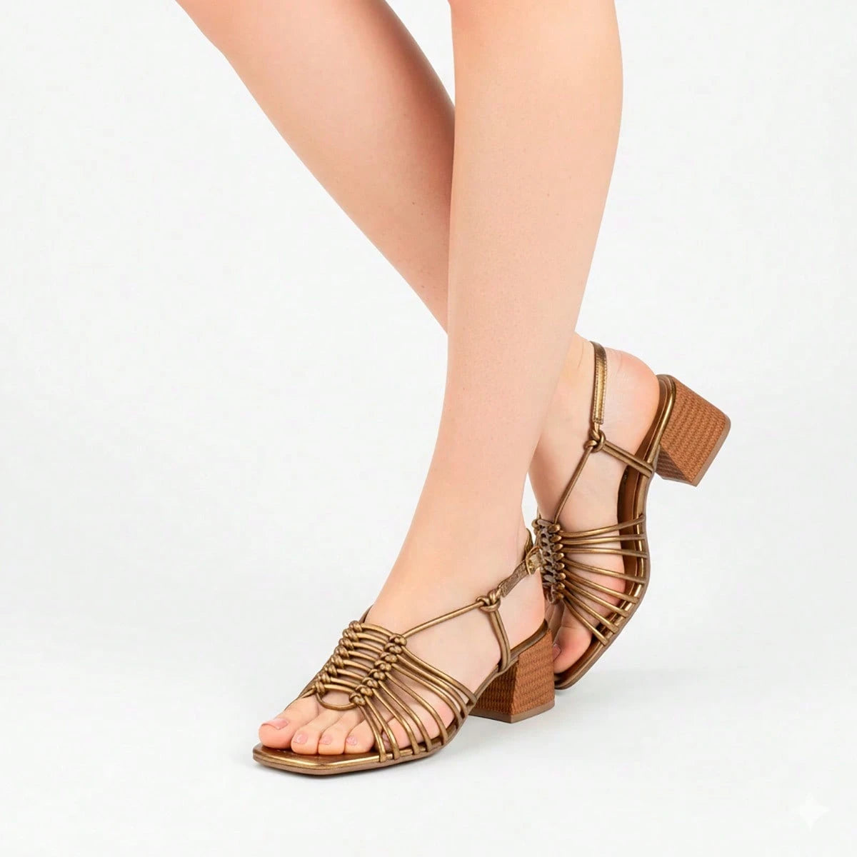 Sandália Feminina Salto Bloco Médio Tiras em Nó e Fivela Bronze