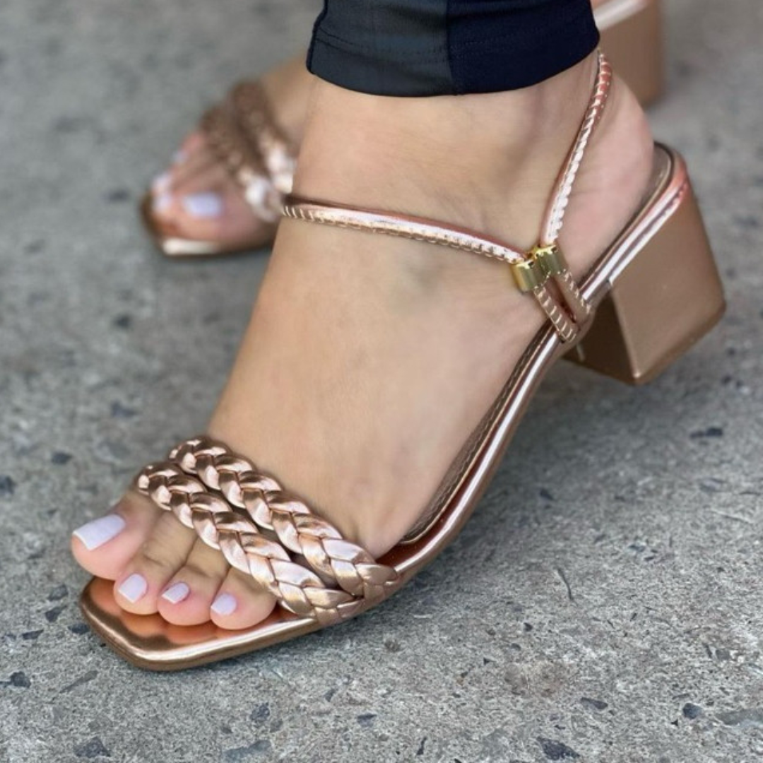 Sandalia Feminina 2 em 1 Salto Bloco e Tiras Trançadas Dourada - Use como Tamanco ou Sandália