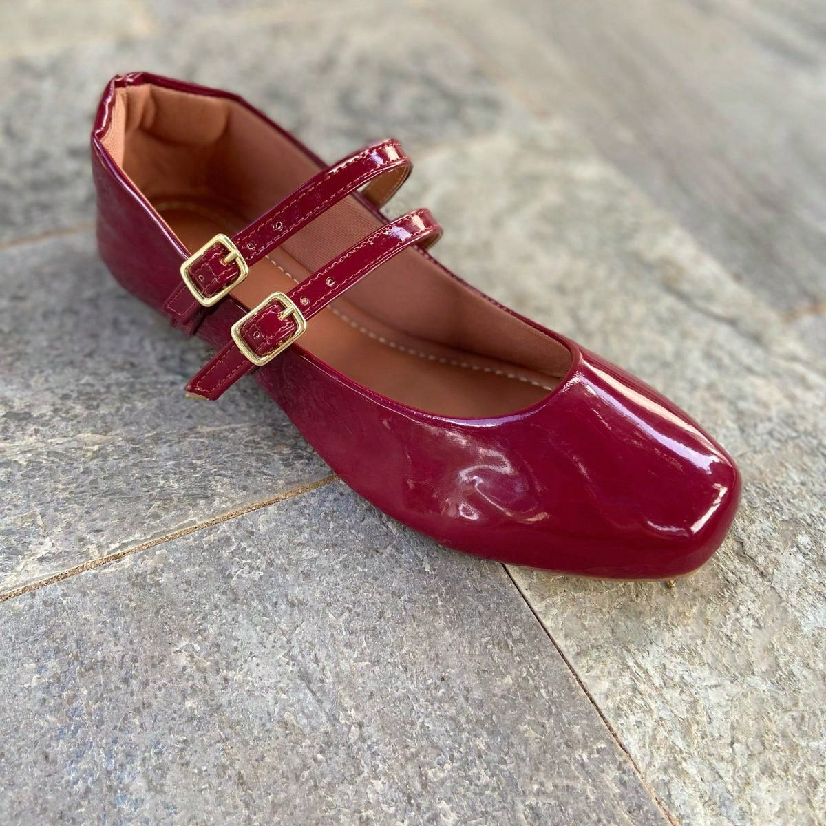 Sapatilha Feminina Mary Jane com Bico Quadrado e 2 Fivelas – Estilo Retrô e Conforto Moderno