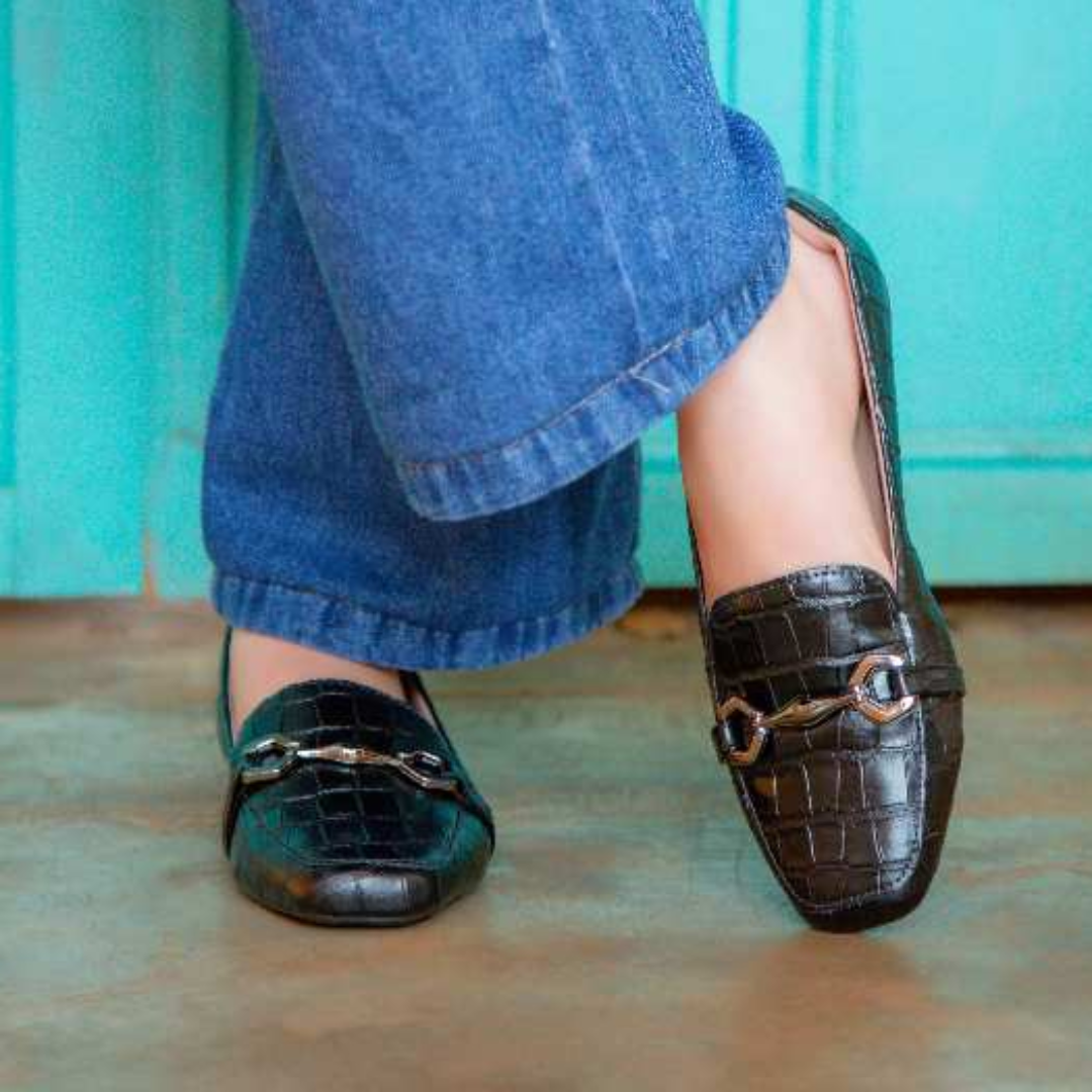 Sapatilha Mocassim Feminina Bico quadrado Preto Croco