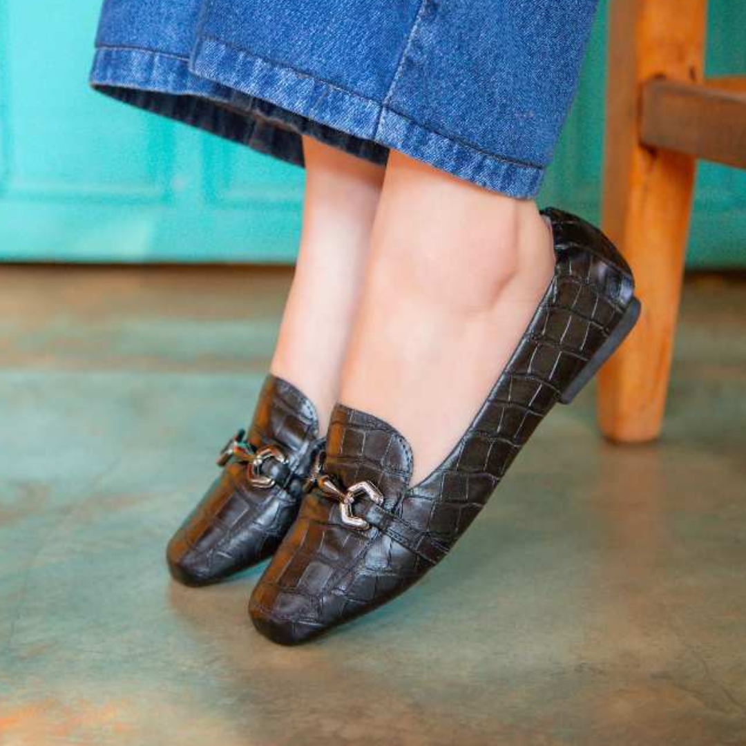Sapatilha Mocassim Feminina Bico quadrado Preto Croco