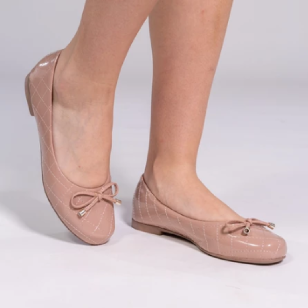 Sapatilha Feminina Clássica Verniz Matelassê com Laço  – Elegância e Conforto no Dia a Dia