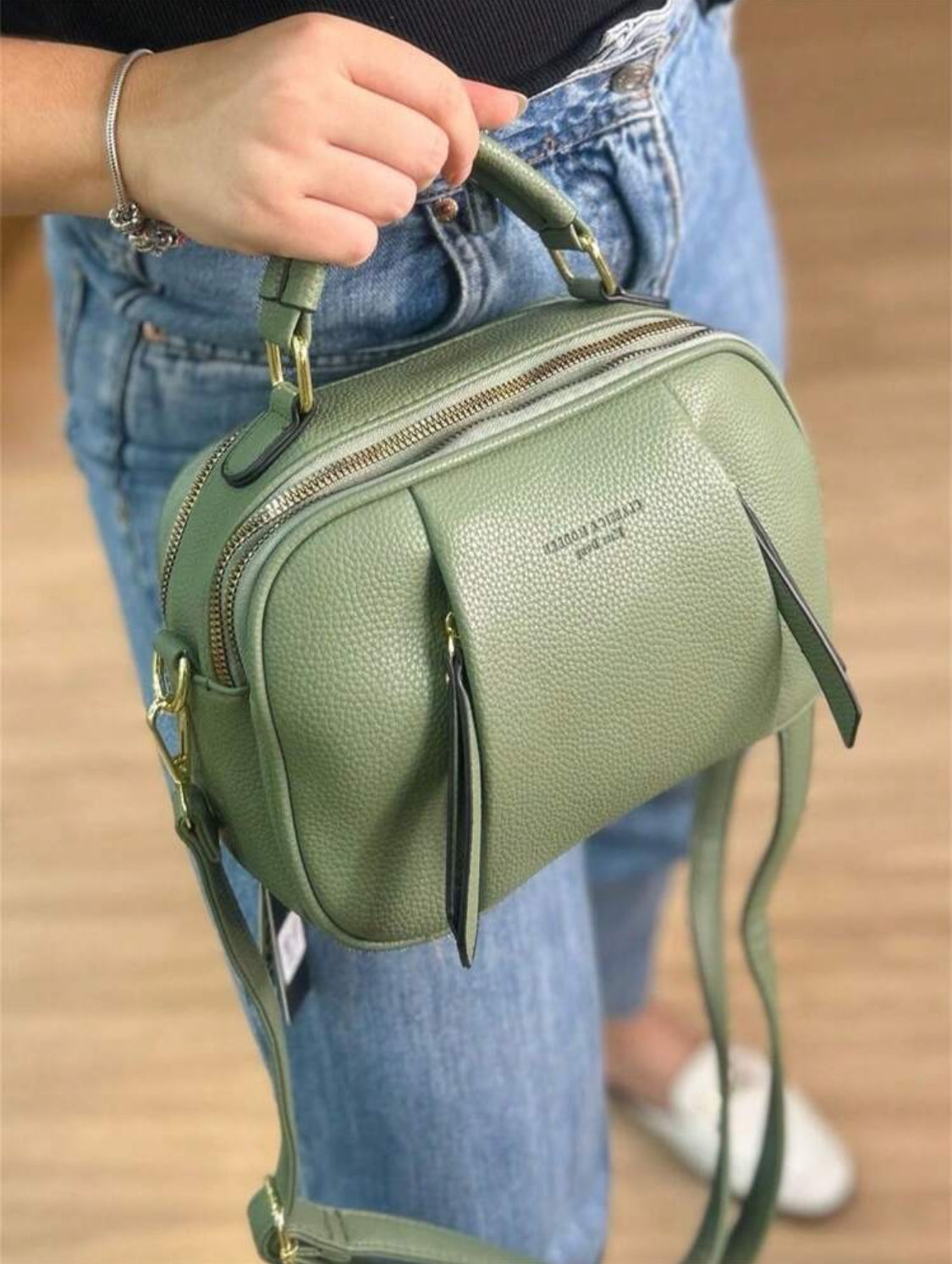 Bolsa Crossbody Média Feminina com Alça Ajustável – Estilo, Versatilidade e Praticidade no Seu Dia a Dia