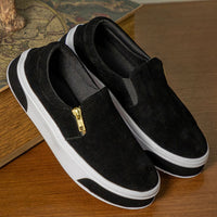 Tênis Slip On Feminino em Camurça Com Solado Antiderrapante 