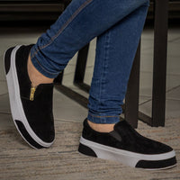 Tênis Slip On Feminino em Camurça Com Solado Antiderrapante 