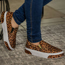 Tênis Slip On Feminino em Camurça Com Solado Antiderrapante 