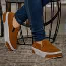 Tênis Slip On Feminino em Camurça Com Solado Antiderrapante 