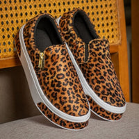 Tênis Slip On Feminino em Camurça Com Solado Antiderrapante 