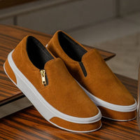 Tênis Slip On Feminino em Camurça Com Solado Antiderrapante 