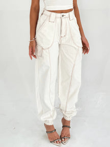 Calça Mom Jeans Feminina com Punho Elástico e Bolsos – Moderna e Confortável