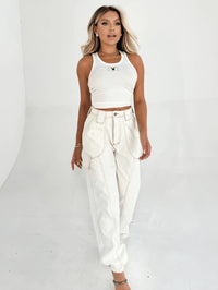 Calça Mom Jeans Feminina com Punho Elástico e Bolsos – Moderna e Confortável