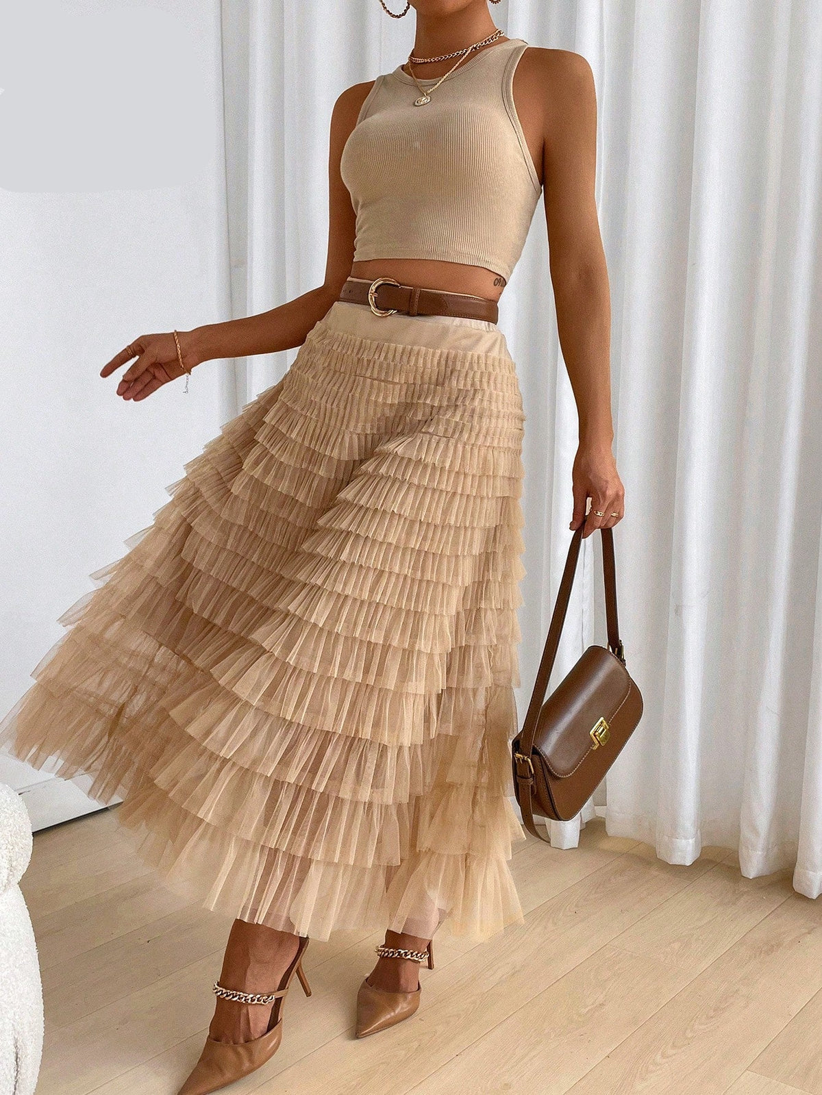 Saia Feminina Midi em Tule com Cintura Elástica e Volume Leve