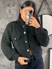 Casaco Teddy Curto com Botões | Estilo e Conforto para o Inverno