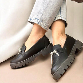 Mocassim Tratorado Feminino com Laço de Strass – Conforto com Elegância