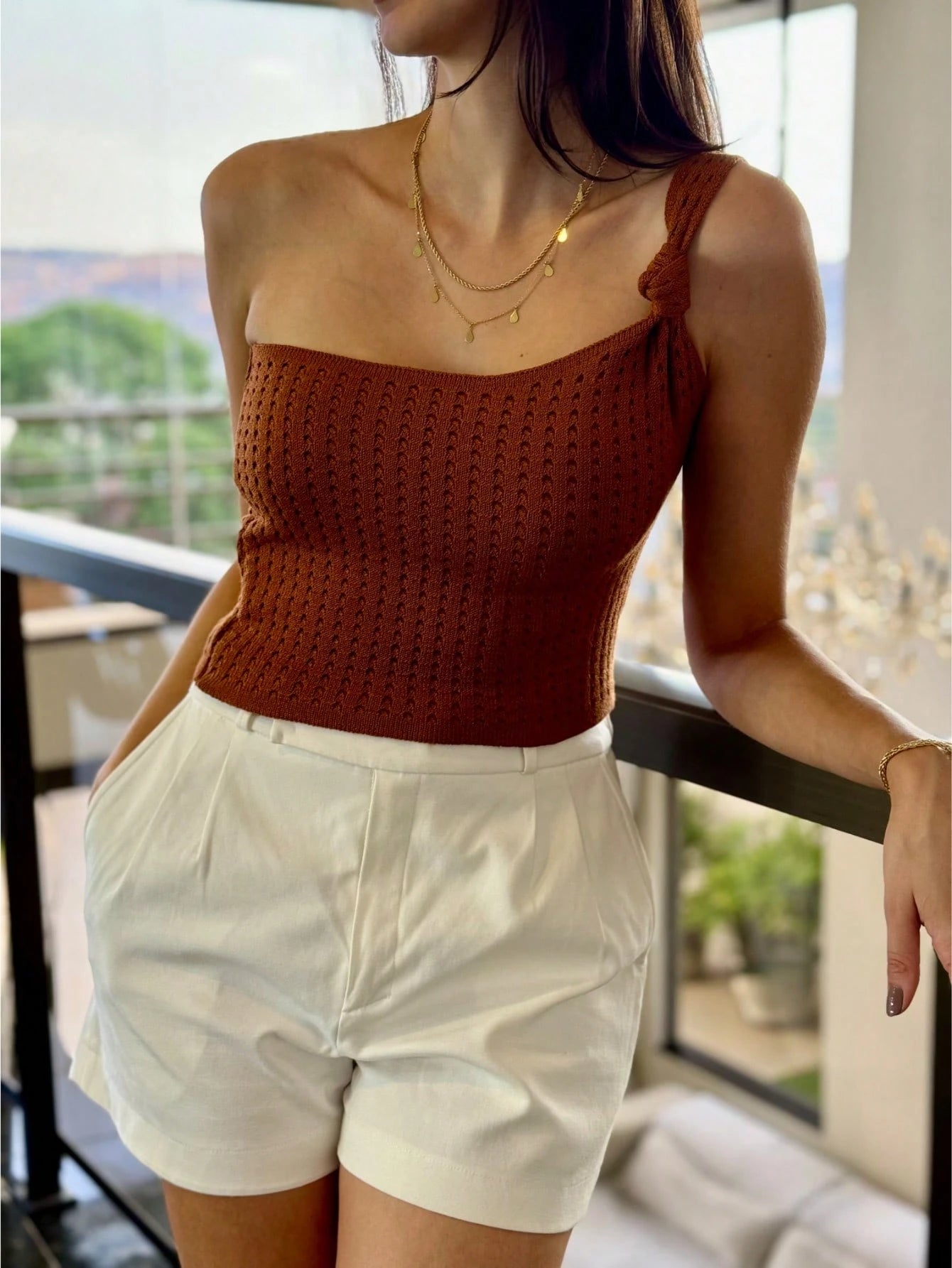 Cropped Feminino Ombro Solitário e Detalhe em Nó em Tricot Modal