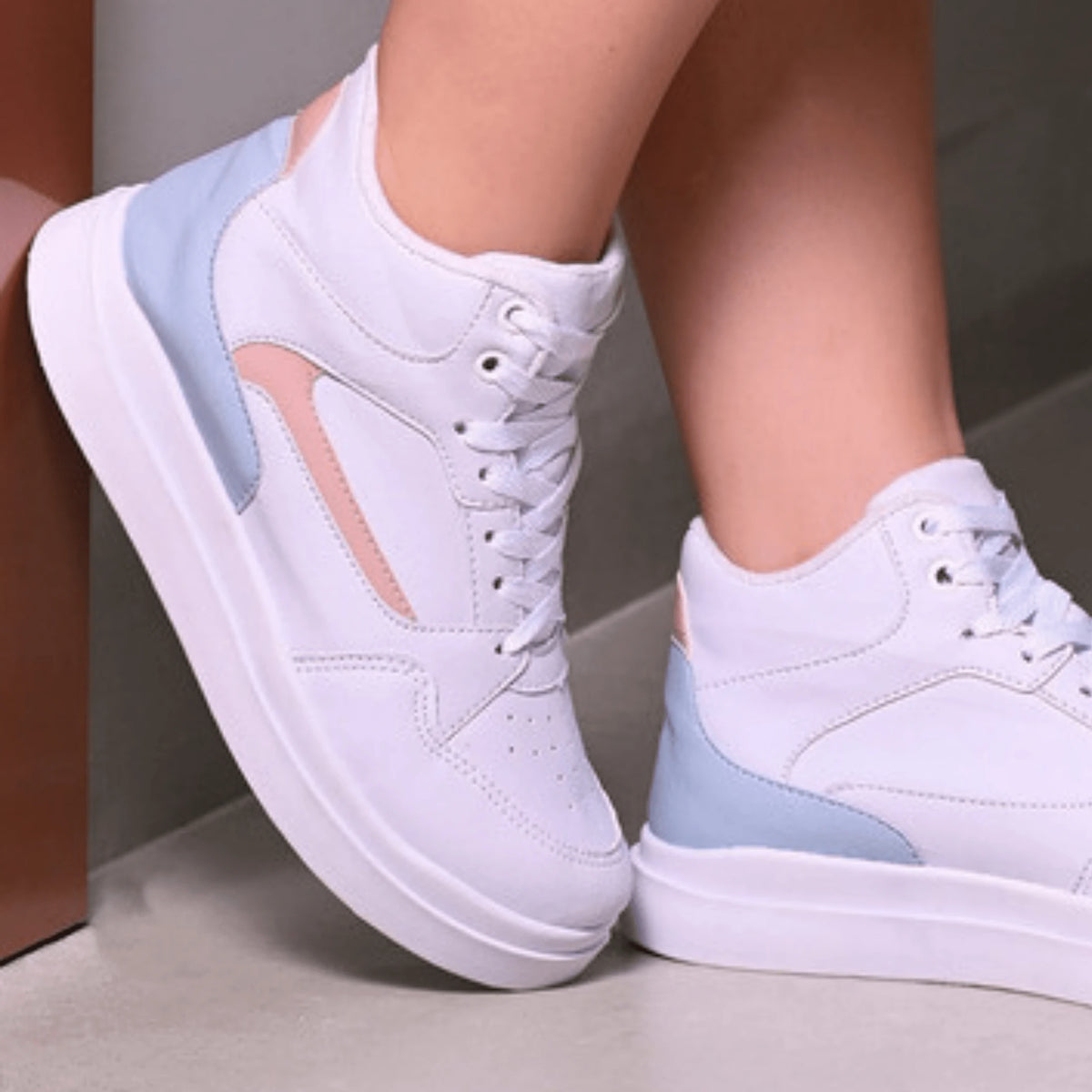 Tênis Feminino Sneaker Cano Médio – Botinha Estilosa para Academia e Dia a Dia