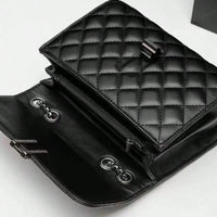 Bolsa Feminina com Divisórias Internas e Design Matelassado – Compacta, Chique e Funcional
