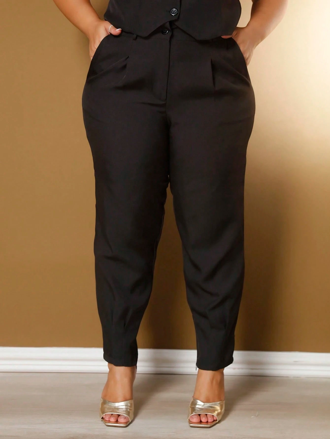 Vendedor Indicado
Conjunto De Alfaiataria Feminino Colete + Calça Moda Casual/Social Plus