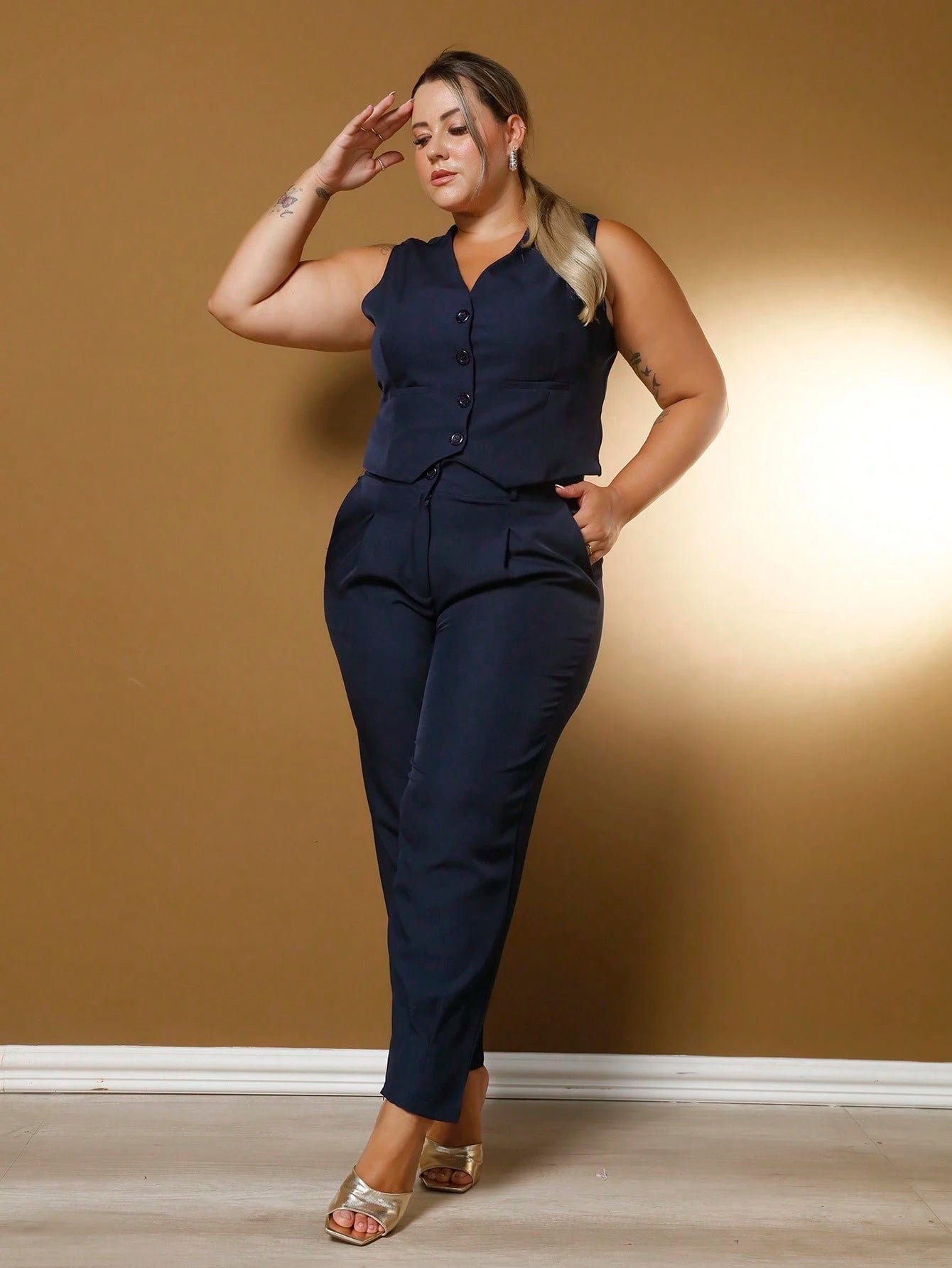 Vendedor Indicado
Conjunto De Alfaiataria Feminino Colete + Calça Moda Casual/Social Plus