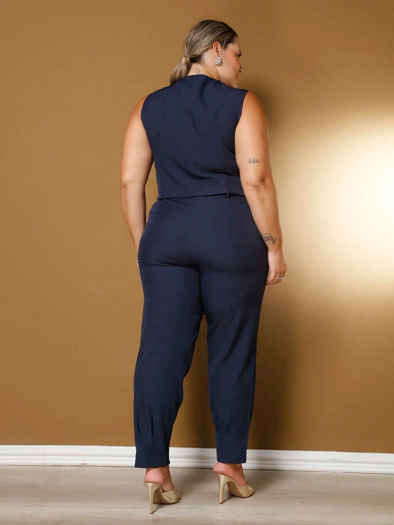 Vendedor Indicado
Conjunto De Alfaiataria Feminino Colete + Calça Moda Casual/Social Plus