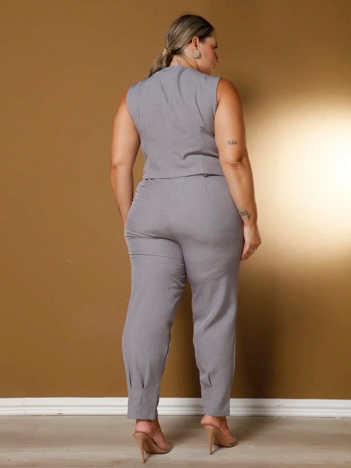 Vendedor Indicado
Conjunto De Alfaiataria Feminino Colete + Calça Moda Casual/Social Plus