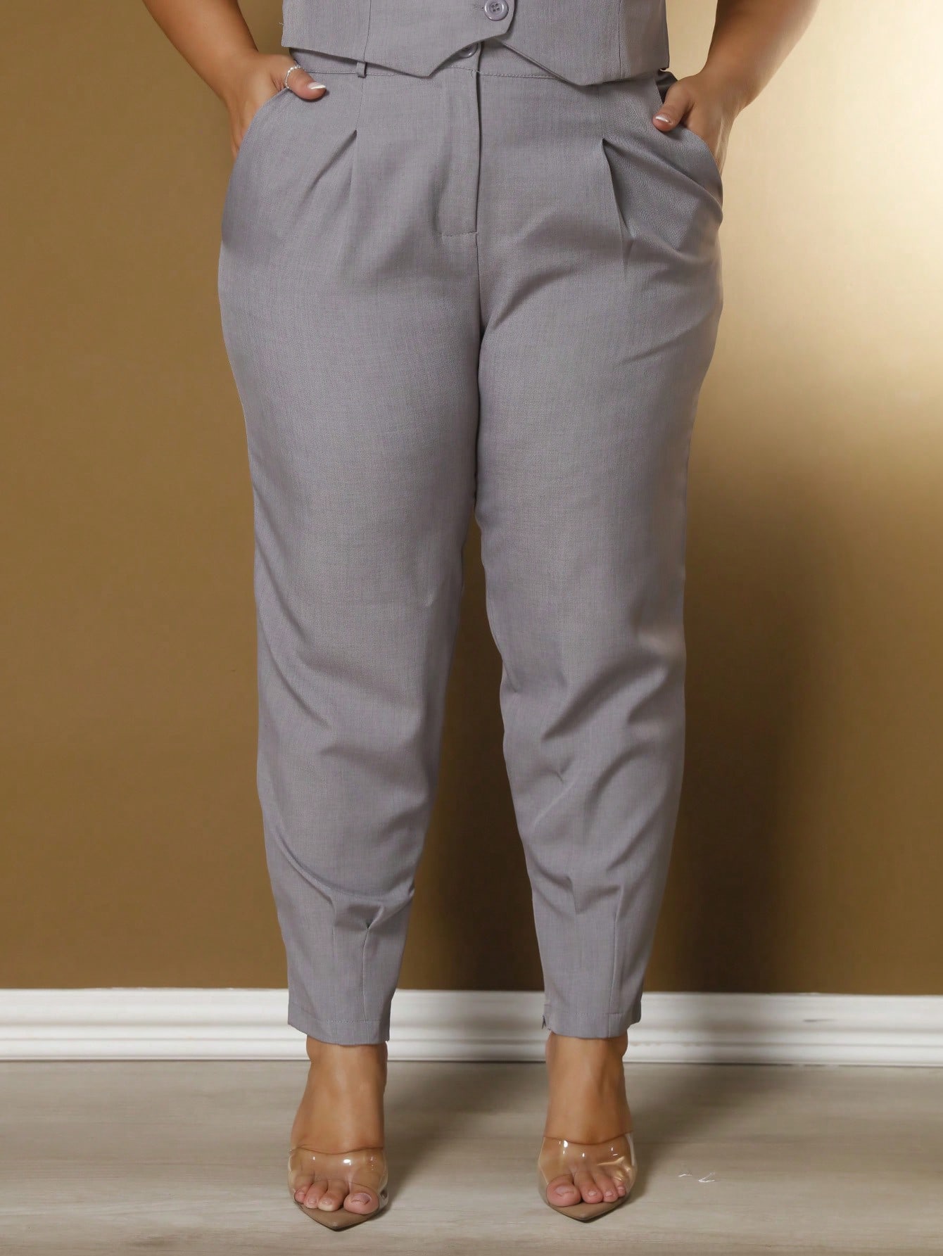 Vendedor Indicado
Conjunto De Alfaiataria Feminino Colete + Calça Moda Casual/Social Plus