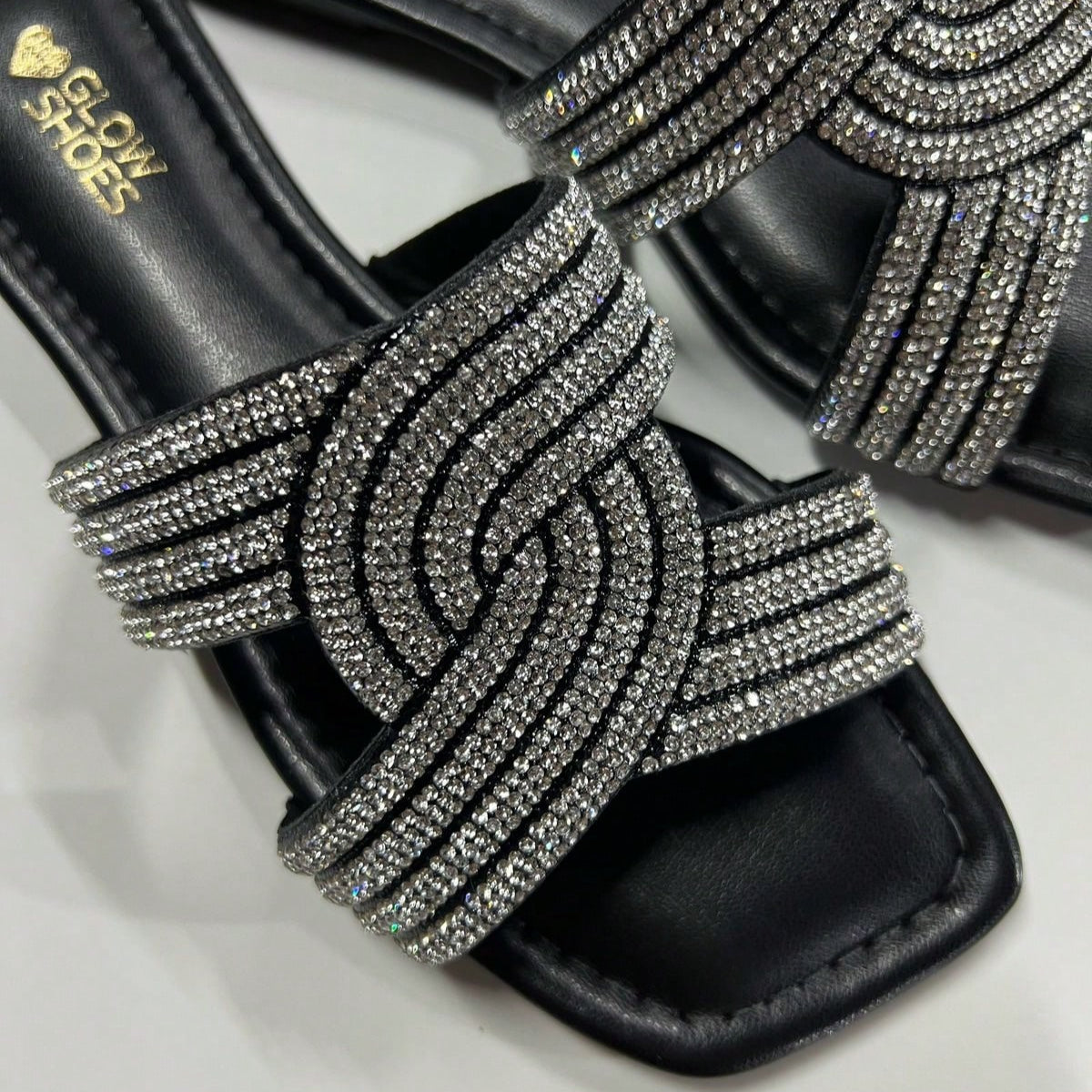 Rasteira Feminina com Strass e Calce Fácil – Conforto e Brilho para o Dia a Dia