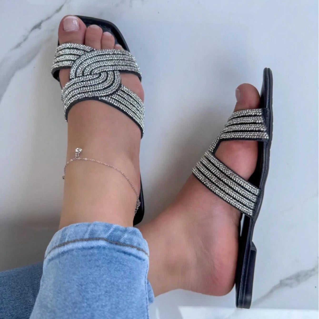 Rasteira Feminina com Strass e Calce Fácil – Conforto e Brilho para o Dia a Dia