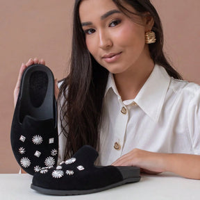 Clog Sapato Feminino Mule Babuche Camurça Com Detalhes Prata Estilo Conforto Elegância Anatômico Sandália