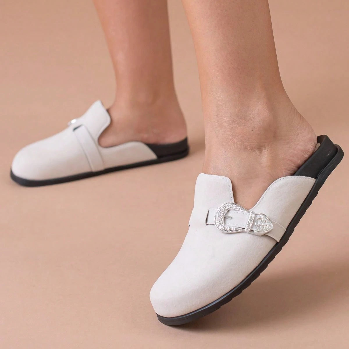 Clog Feminino Sapato Mule Babuche Camurça Com Fivela Estilo e Conforto para o Dia a Dia Elegância Anatômico