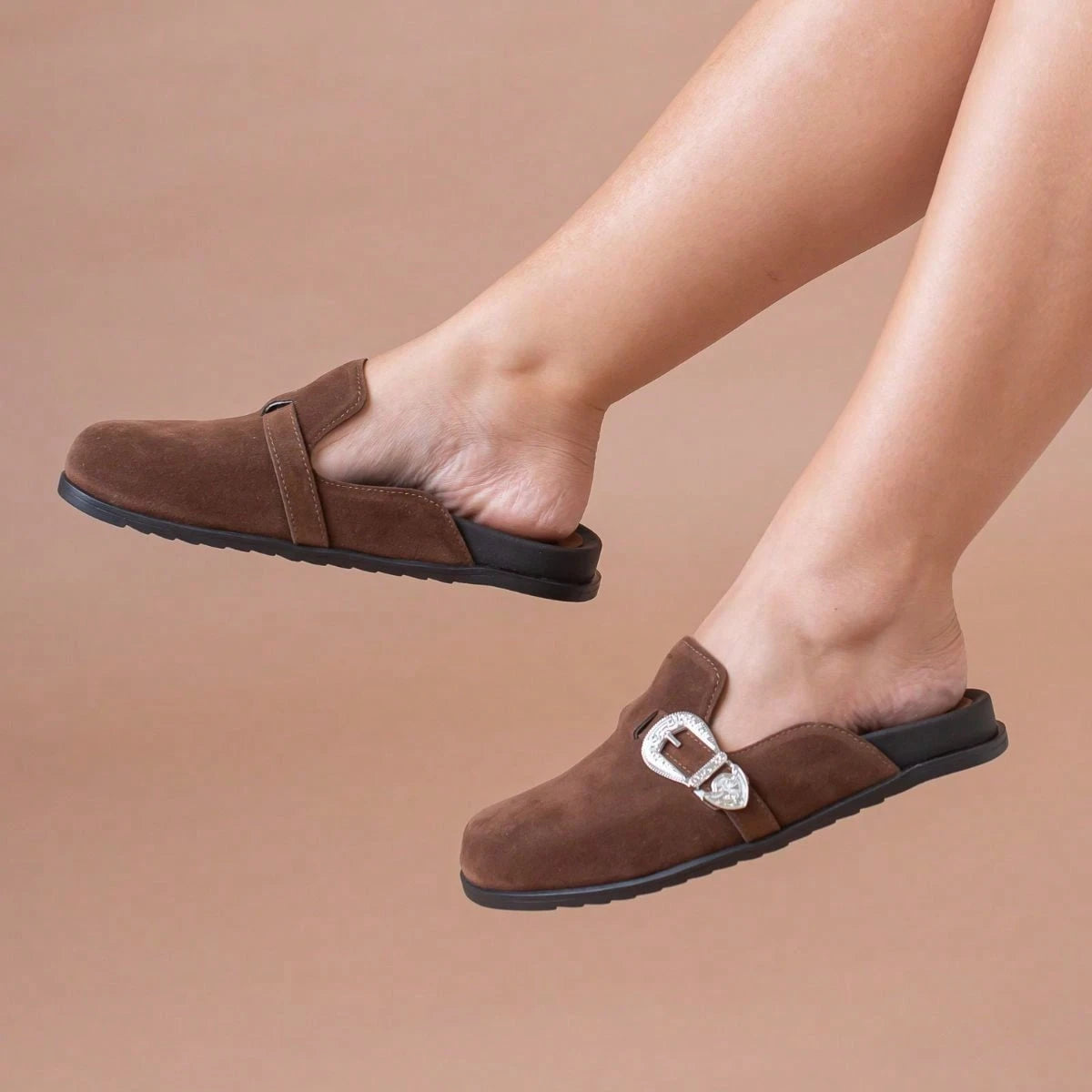 Clog Feminino Sapato Mule Babuche Camurça Com Fivela Estilo e Conforto para o Dia a Dia Elegância Anatômico