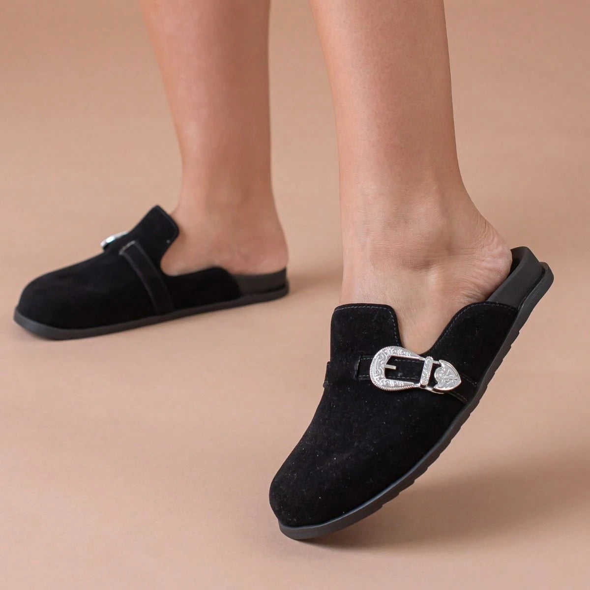 Clog Feminino Sapato Mule Babuche Camurça Com Fivela Estilo e Conforto para o Dia a Dia Elegância Anatômico
