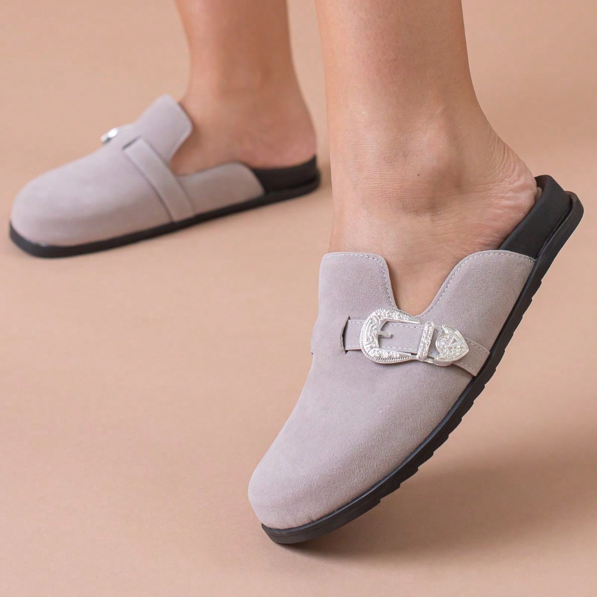 Clog Feminino Sapato Mule Babuche Camurça Com Fivela Estilo e Conforto para o Dia a Dia Elegância Anatômico