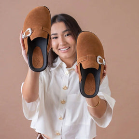 Clog Feminino Sapato Mule Babuche Camurça Com Fivela Estilo e Conforto para o Dia a Dia Elegância Anatômico