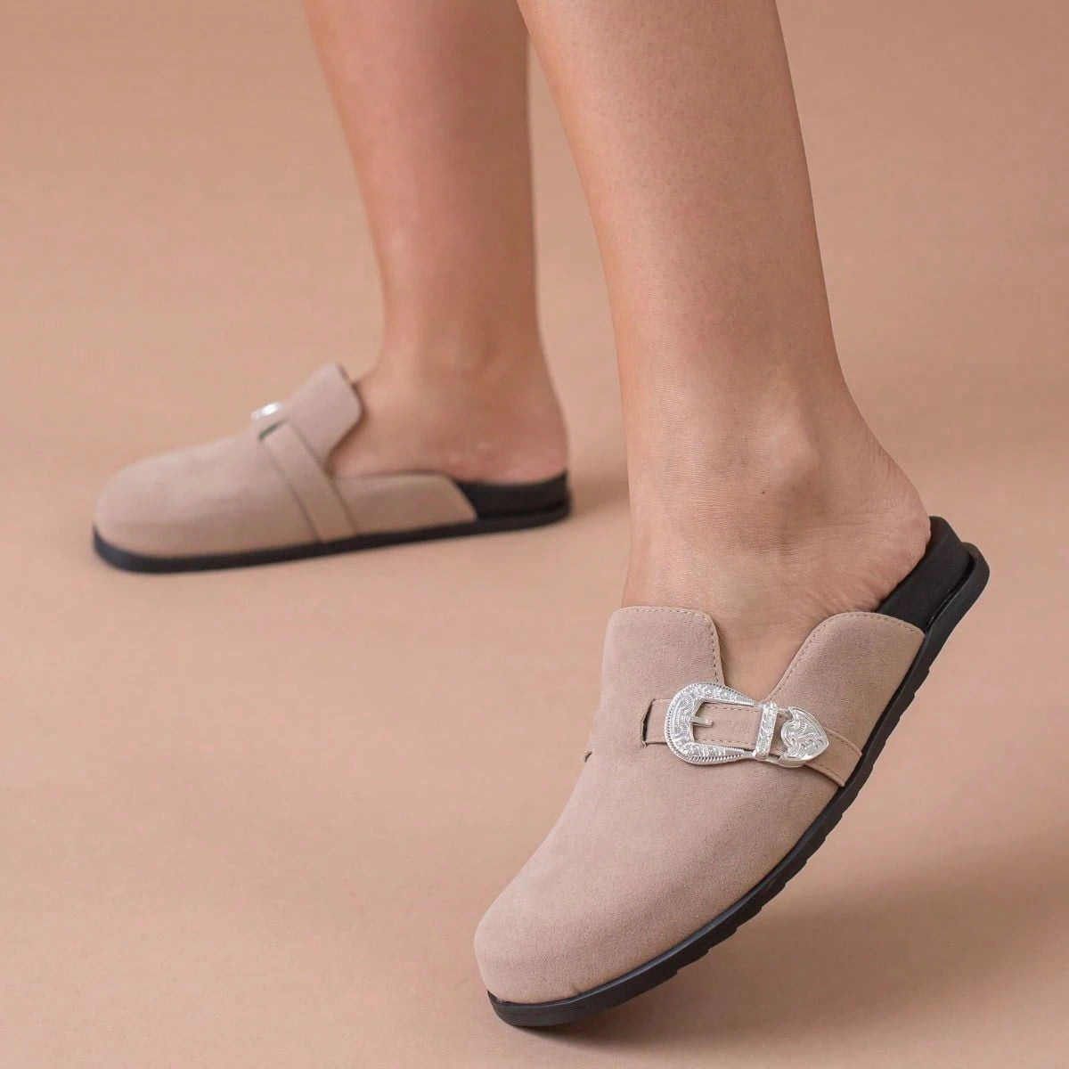 Clog Feminino Sapato Mule Babuche Camurça Com Fivela Estilo e Conforto para o Dia a Dia Elegância Anatômico