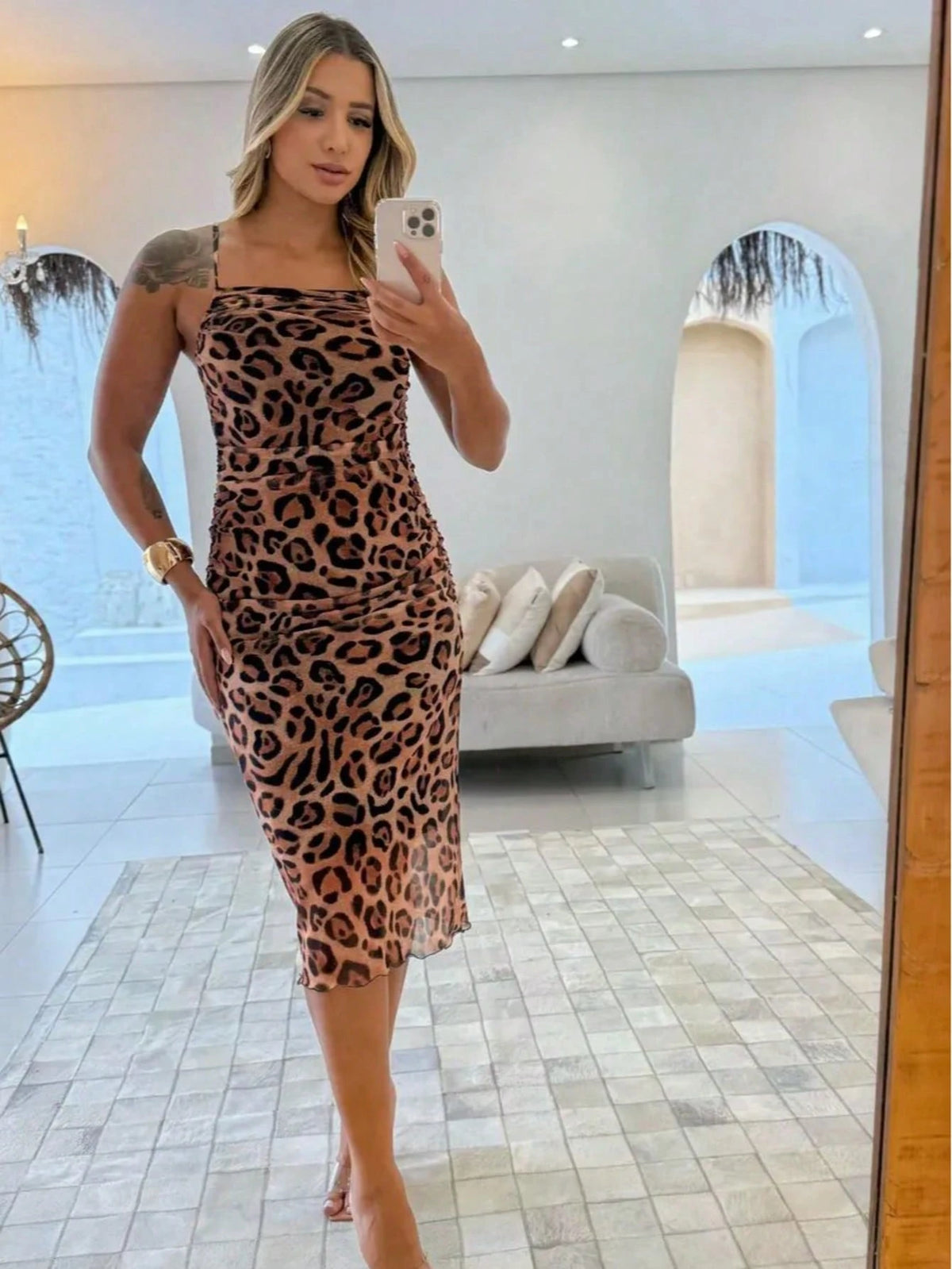 Vestido Midi Feminino de Tule com Alcinhas – Leve, Romântico e Elegante
