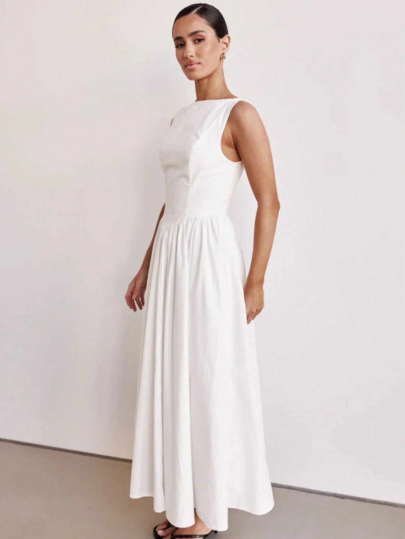 Vestido Longo Feminino Slim com Costas Nuas – Decote Redondo, Sofisticado e Confortável 