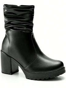 Bota Tratorada Feminina Cano Curto Enrugada | Looks Cheios de Estilo
