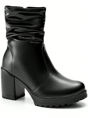 Bota Tratorada Feminina Cano Curto Enrugada | Looks Cheios de Estilo
