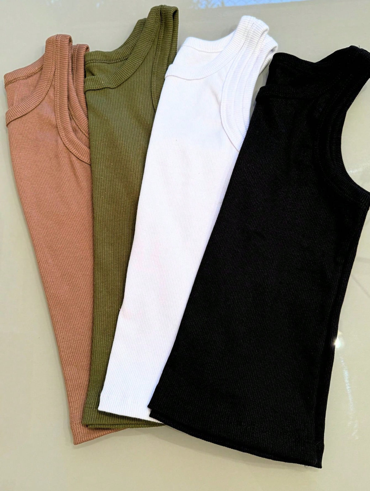 Kit 4 Regatas Femininas Premium | Estilosas e Confortáveis
