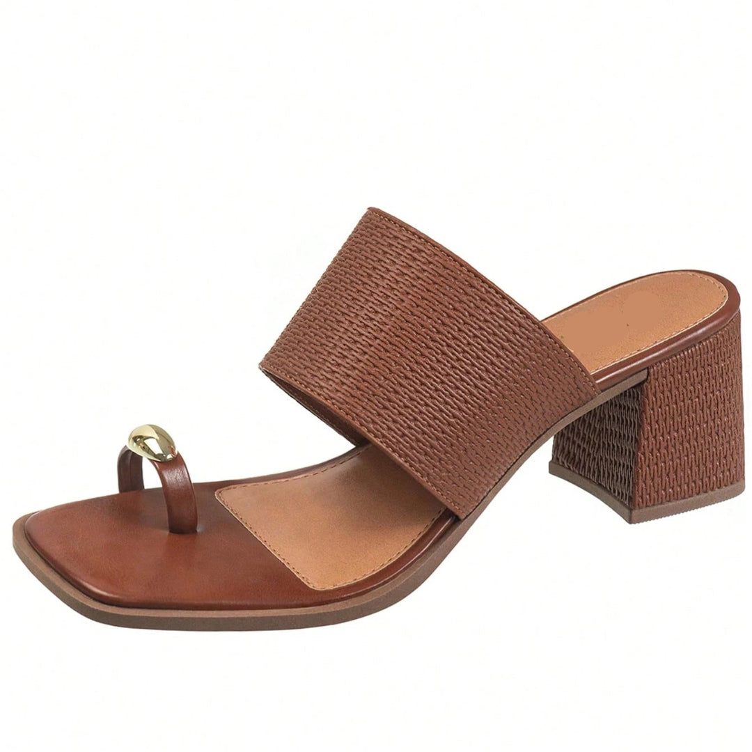 Tamanco Feminino Salto Bloco Tira Larga Anel de Dedo e Detalhe Metalizado