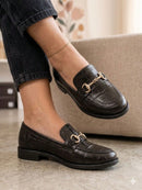 Mocassim Feminino Clássico Confortável com Detalhe Em ABS e Textura Croco