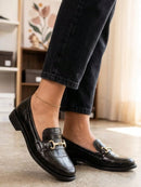 Mocassim Feminino Clássico Confortável com Detalhe Em ABS e Textura Croco