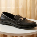 Mocassim Feminino Clássico Confortável com Detalhe Em ABS e Textura Croco