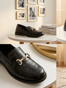Mocassim Feminino Clássico Confortável com Detalhe Em ABS e Textura Croco