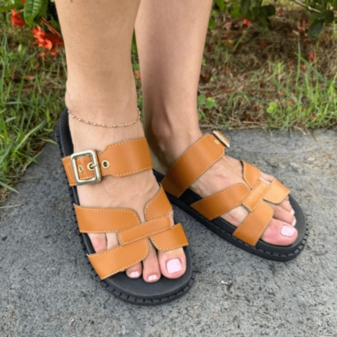 Papete Feminina Birken com Fivela Paola | Estilo e Conforto em Cada Passo