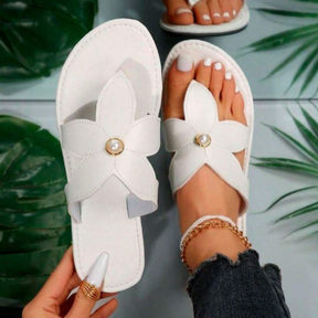 Rasteira Feminina com Flor – Conforto e Delicadeza para Seus Pés