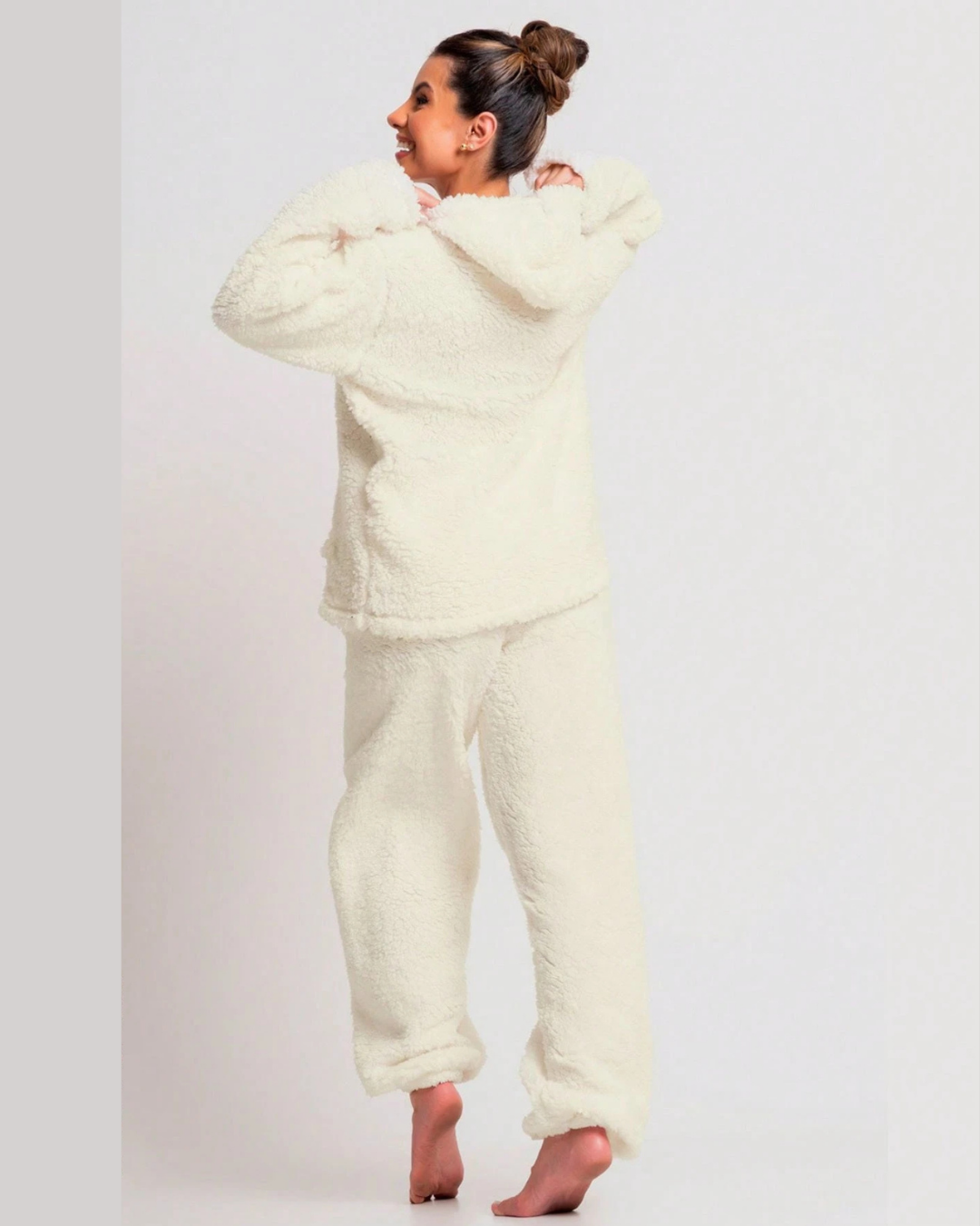Pijama Feminino Inverno Teddy Flanelado | Capuz, Bolso e Conforto Total