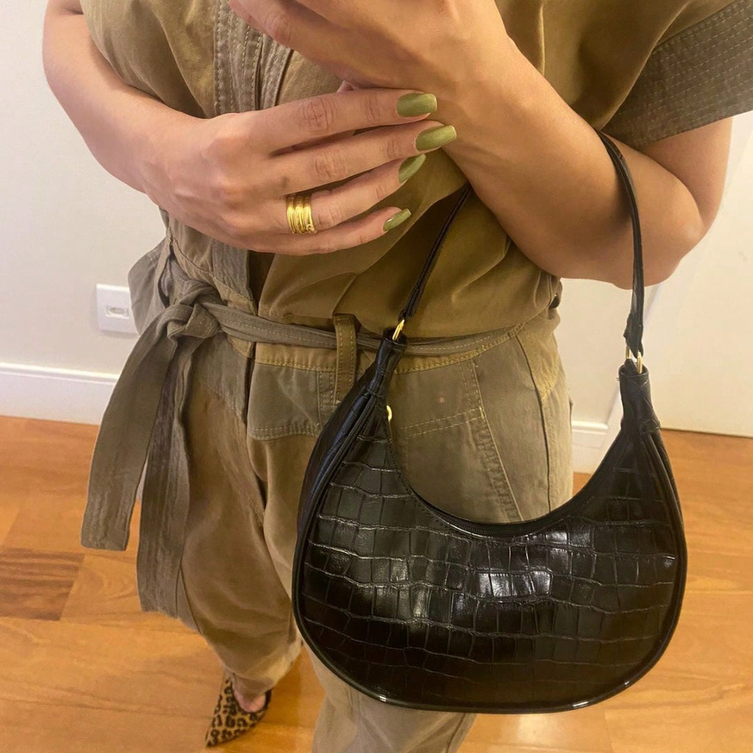Bolsa Feminina Meia Lua Tote de Ombro em Croco Verniz Preta 