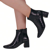  Bota Feminina Bico Fino Cano Curto Textura Croco 